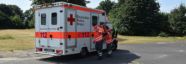 2 DRK-Helfer im Einsatz